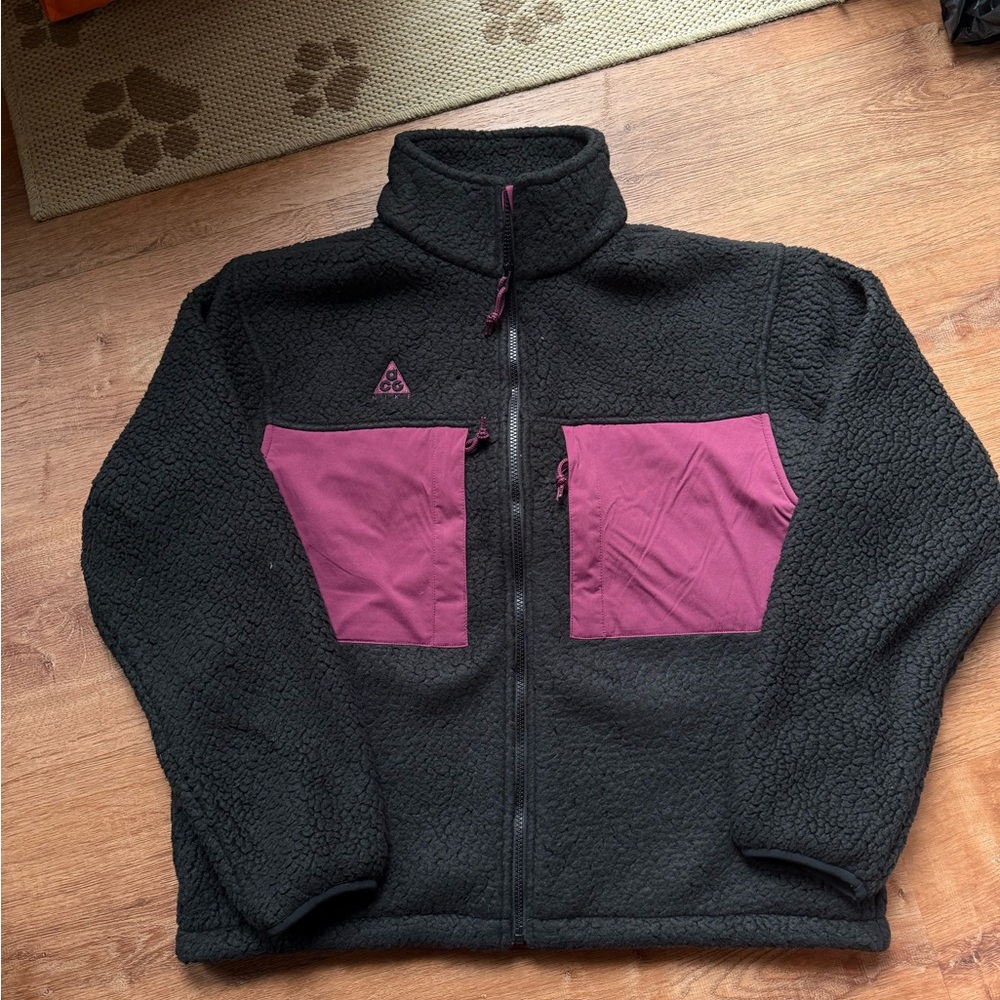 Nike ACG Black Sherpa Fleece Jacket with Pink Logo Detail